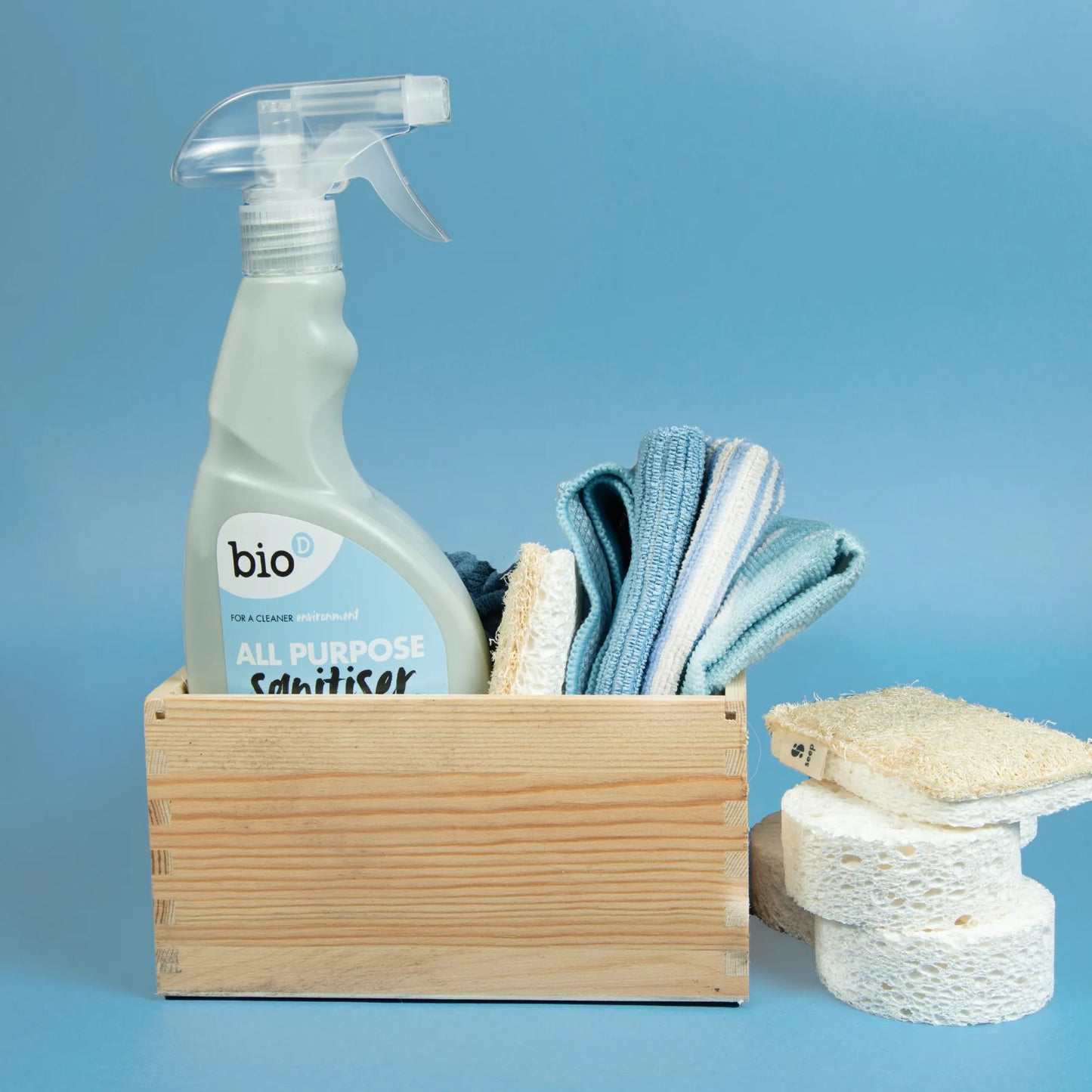 Bio-D All Purpose Sanitiser Spray 500ml lifestyle picture with sponges and cloths.